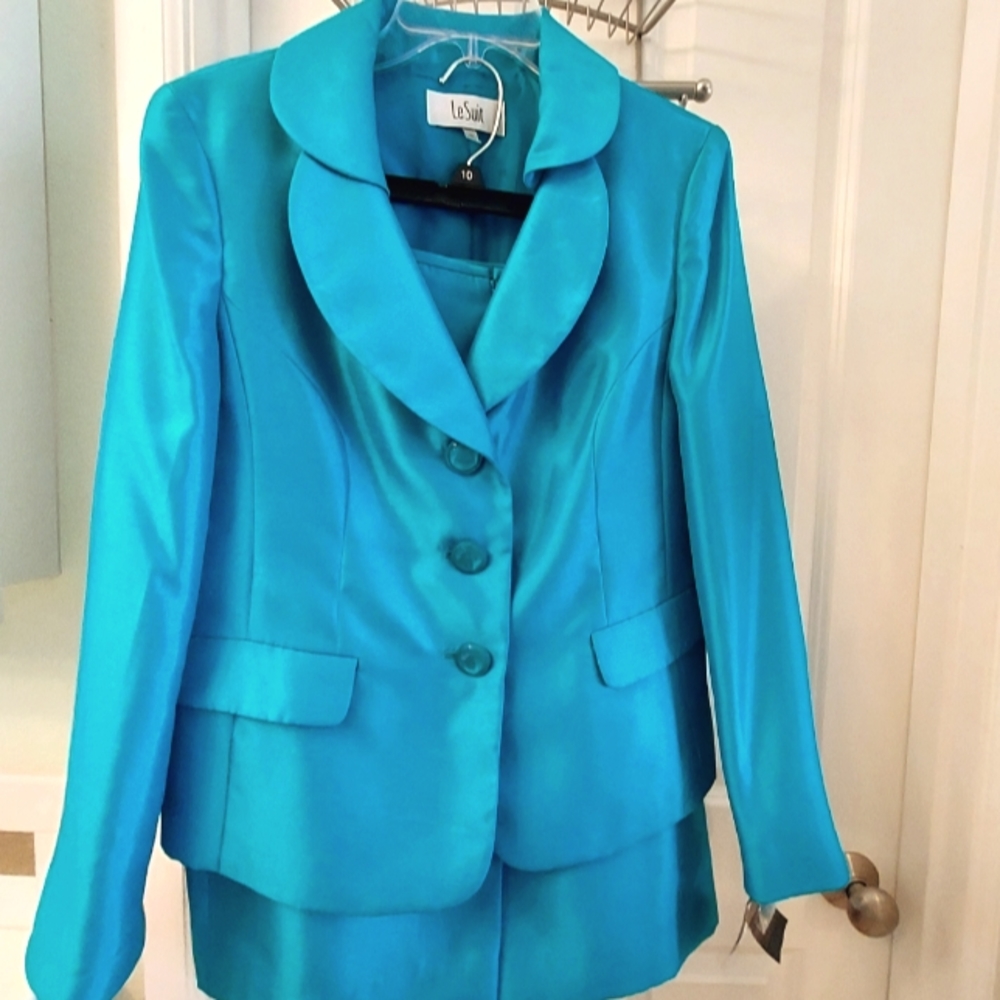 TURQUOISE SUIT